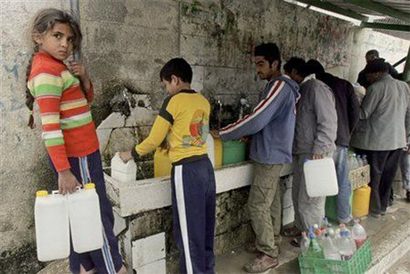 Palestinians wait for water rations